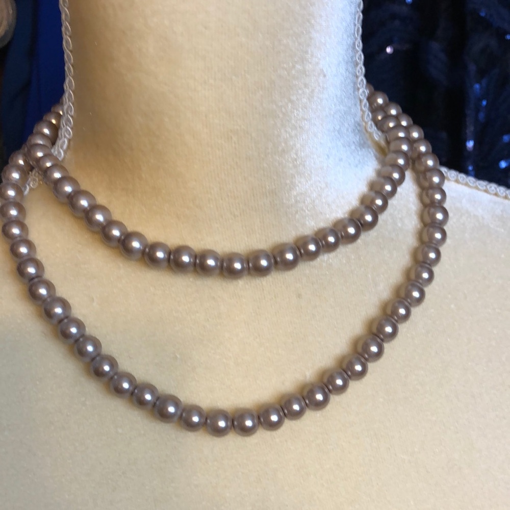 Taupe pearls